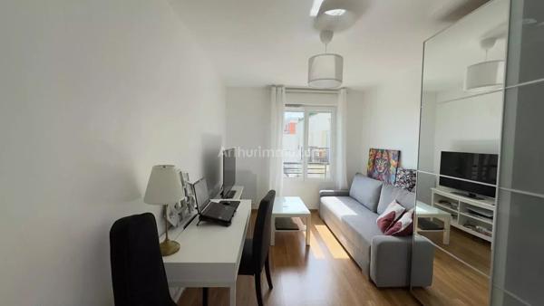 Vente                                                      Appartement
                        
                     4 pièces                      77 m2                     à Saint-Fargeau-Ponthierry