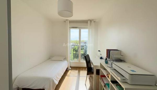 Vente                                                      Appartement
                        
                     4 pièces                      77 m2                     à Saint-Fargeau-Ponthierry