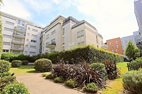 Appartement Nanterre 4 pièce(s) 89.11 m2 567 000 € **  - Référence  15295