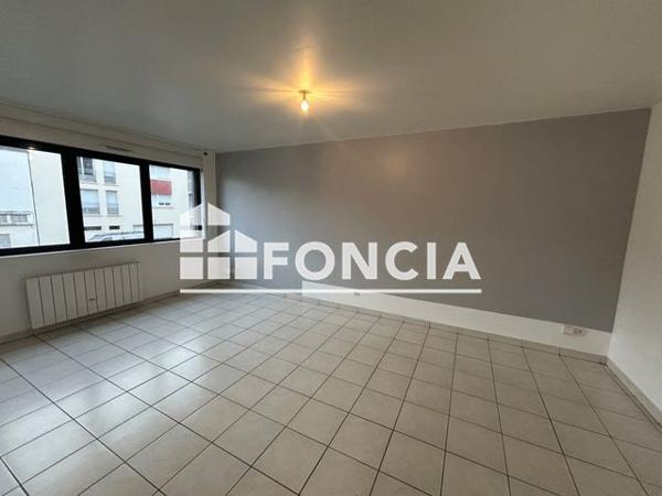 Location Appartement 2 pièces 45.43 m² - 33 RUE DESSEAUX Rouen 76100