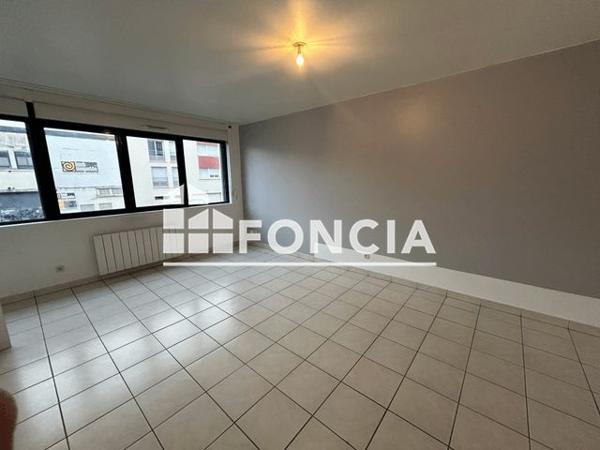 Location Appartement 2 pièces 45.43 m² - 33 RUE DESSEAUX Rouen 76100