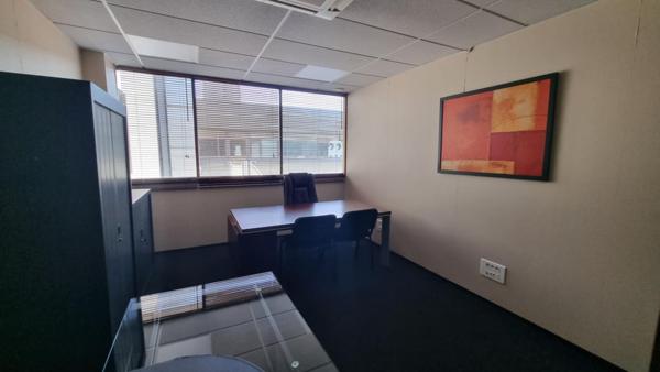 BRUGES EPARC - Bureaux 16,62 m². Vide ou loué