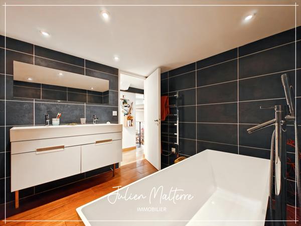 SAINT ETIENNE (42) - Exceptionnel LOFT de 165 m² avec 5 chambres et garage