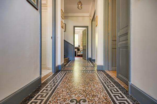VILLA D'EXCEPTION DE 8 PIECES – UN JOYAU DU PATRIMOINE OVILLOIS