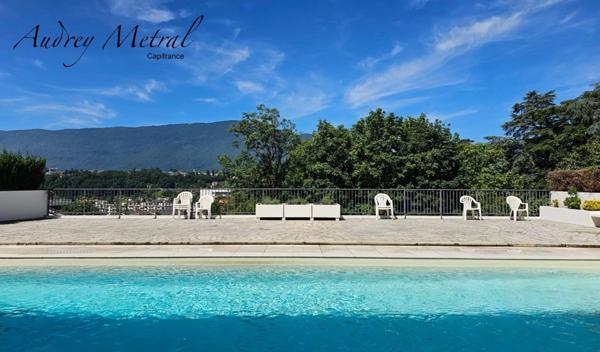 Appartement à vendre à AIX LES BAINS (73) composé de 3 studios, d'une salle commune et accès à la piscine.