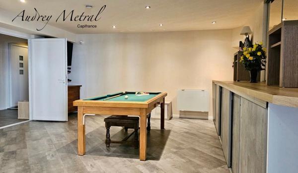 Appartement à vendre à AIX LES BAINS (73) composé de 3 studios, d'une salle commune et accès à la piscine.