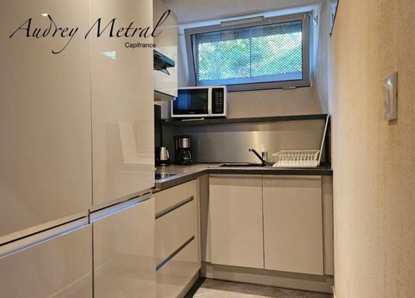 Appartement à vendre à AIX LES BAINS (73) composé de 3 studios, d'une salle commune et accès à la piscine.