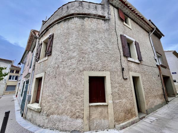Trèbes: maison de village de type 3 avec petit toit-terrasse