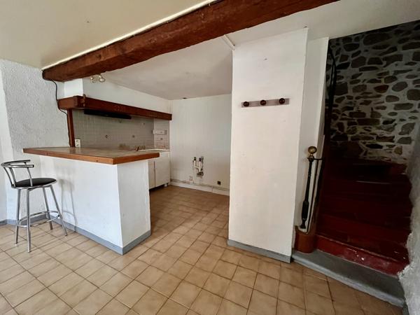 Trèbes: maison de village de type 3 avec petit toit-terrasse