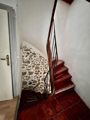 Trèbes: maison de village de type 3 avec petit toit-terrasse