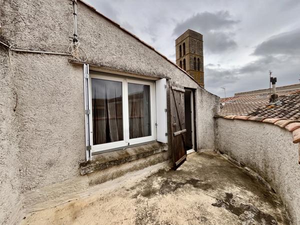 Trèbes: maison de village de type 3 avec petit toit-terrasse