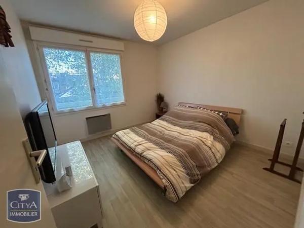 Appartement à louer 3 pièces 75.82m² Orléans (45000)