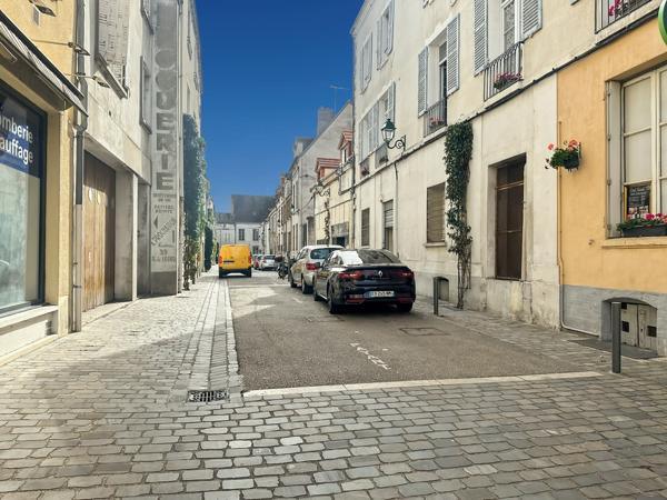 Parking + appartement + appartement + immeuble + appartement