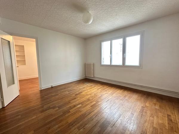 Parking + appartement + appartement + immeuble + appartement