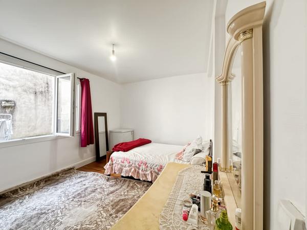 Parking + appartement + appartement + immeuble + appartement