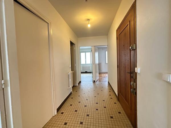 Parking + appartement + appartement + immeuble + appartement