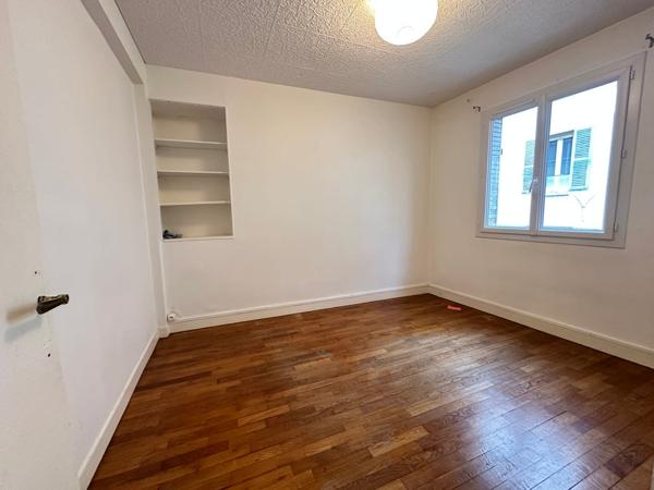 Parking + appartement + appartement + immeuble + appartement