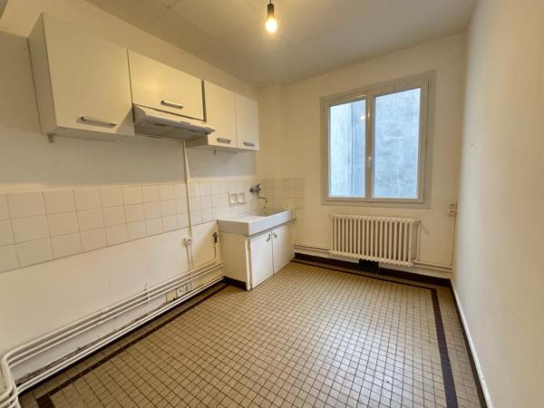 Parking + appartement + appartement + immeuble + appartement