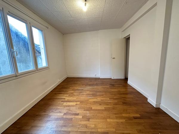 Parking + appartement + appartement + immeuble + appartement