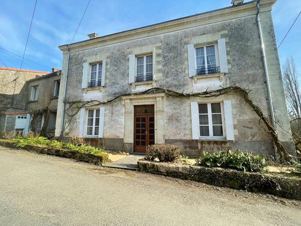 LE PALLET Maison bourgeoise à rénover de 218m² 7 chambres