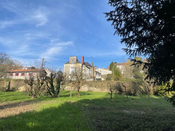 LE PALLET Maison bourgeoise à rénover de 218m² 7 chambres