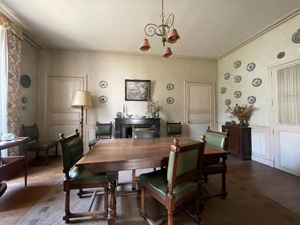 LE PALLET Maison bourgeoise à rénover de 218m² 7 chambres