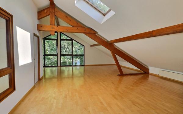 Maison à louer    6 pièces • 238,27 m2 Chens-sur-Léman