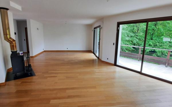 Maison à louer    6 pièces • 238,27 m2 Chens-sur-Léman