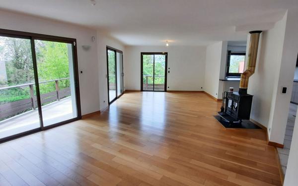 Maison à louer    6 pièces • 238,27 m2 Chens-sur-Léman