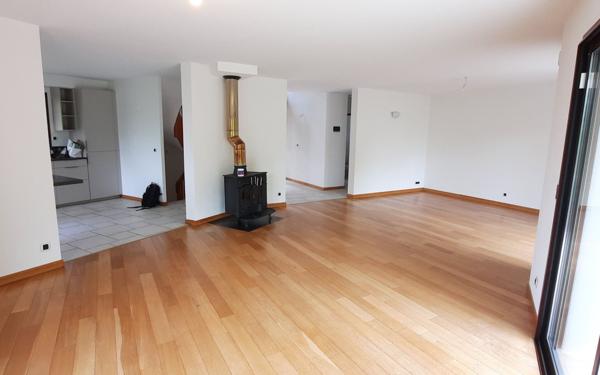 Maison à louer    6 pièces • 238,27 m2 Chens-sur-Léman