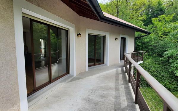 Maison à louer    6 pièces • 238,27 m2 Chens-sur-Léman