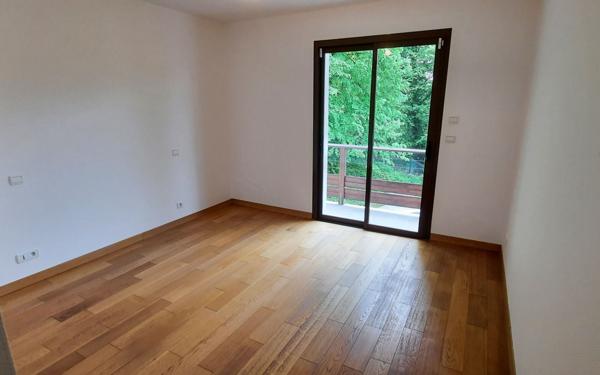 Maison à louer    6 pièces • 238,27 m2 Chens-sur-Léman