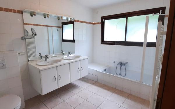 Maison à louer    6 pièces • 238,27 m2 Chens-sur-Léman