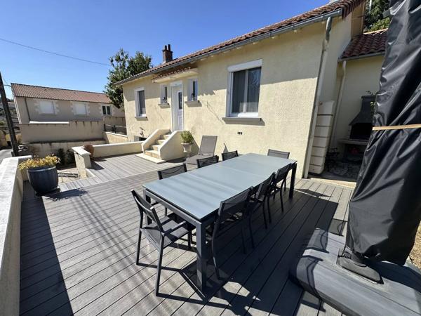 Pavillon sur sous-sol entièrement rénové avec jardin et terrasse