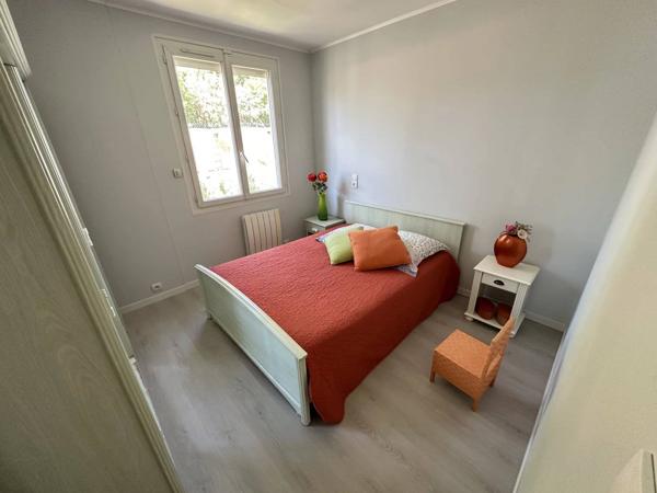 Pavillon sur sous-sol entièrement rénové avec jardin et terrasse