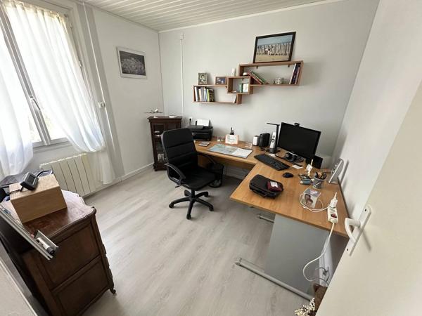 Pavillon sur sous-sol entièrement rénové avec jardin et terrasse