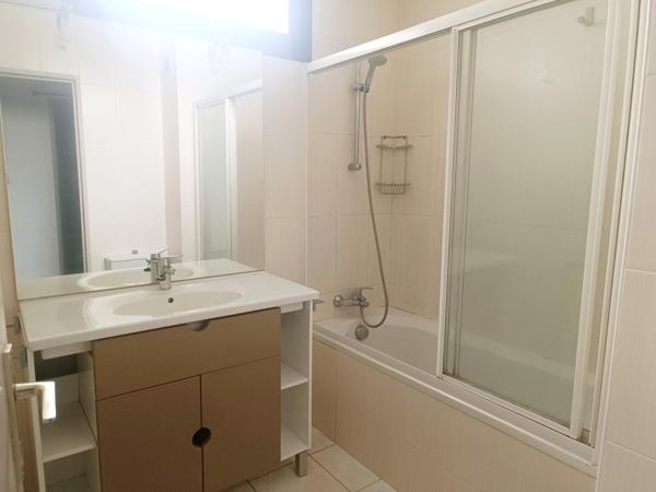 Gd appartement de type F1 a ANGLET