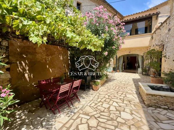 Maison en Pierre de Caractère 300 m² sur 3 Niveaux avec Piscine
