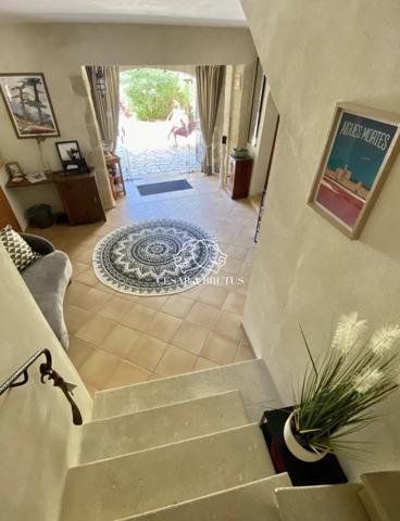 Maison en Pierre de Caractère 300 m² sur 3 Niveaux avec Piscine