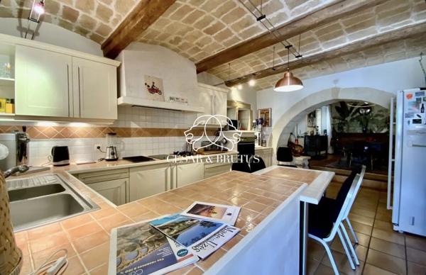 Maison en Pierre de Caractère 300 m² sur 3 Niveaux avec Piscine