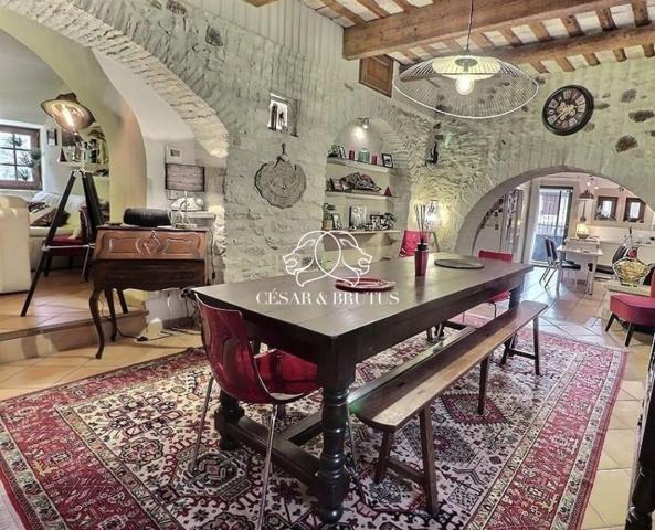 Maison en Pierre de Caractère 300 m² sur 3 Niveaux avec Piscine