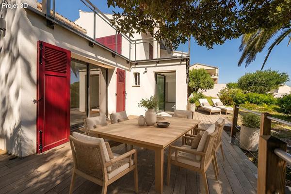 Appartement esprit maison avec terrasse, piscine et vue mer partielle