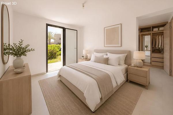 Appartement esprit maison avec terrasse, piscine et vue mer partielle