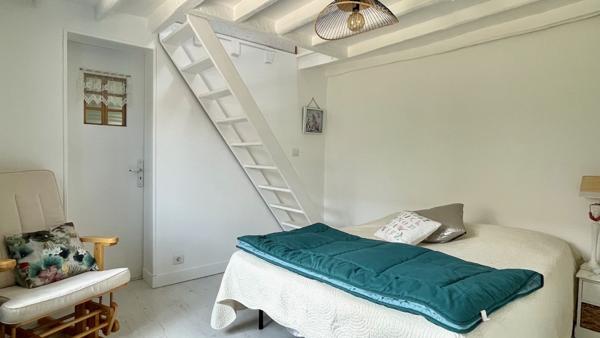 Maison
                                                                                                                                                                                                                                                                                                                        6 pièce(s)                                                                                                                                                                                                          2 chambre(s)                                                                                                                                                                                                          90  m²