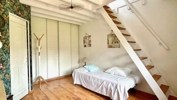 Maison
                                                                                                                                                                                                                                                                                                                        6 pièce(s)                                                                                                                                                                                                          2 chambre(s)                                                                                                                                                                                                          90  m²