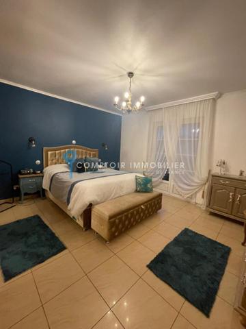 Villa
                                                                                                                                                                                                                                                                                                                        8 pièce(s)                                                                                                                                                                                                          5 chambre(s)                                                                                                                                                                                                          175  m²