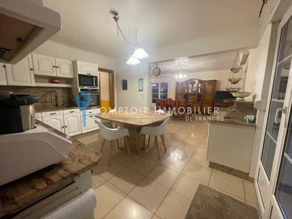 Villa
                                                                                                                                                                                                                                                                                                                        8 pièce(s)                                                                                                                                                                                                          5 chambre(s)                                                                                                                                                                                                          175  m²