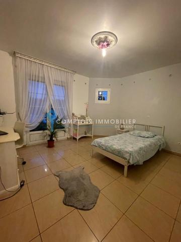 Villa
                                                                                                                                                                                                                                                                                                                        8 pièce(s)                                                                                                                                                                                                          5 chambre(s)                                                                                                                                                                                                          175  m²