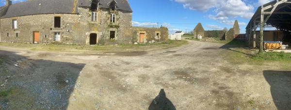 À vendre - Ferme, 1 pièce située à PLUMELIAU BIEUZY () (56930)