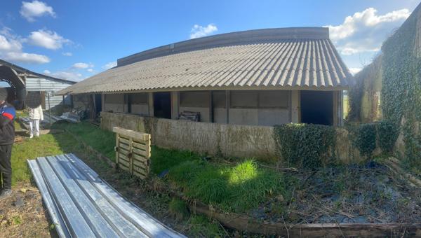 À vendre - Ferme, 1 pièce située à PLUMELIAU BIEUZY () (56930)